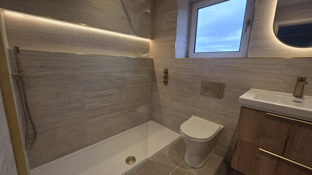 Main bathroom by Clan Bathrooms, Glasgow