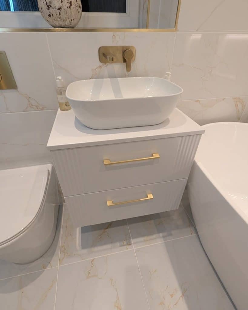 Main bathroom by Clan Bathrooms, Glasgow